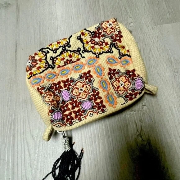 Anthropologie Beaded Cosmetic Bag. - Picture 4 of 9
